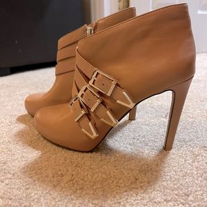 Vince Camuto size 6.5 booties VC-ashia